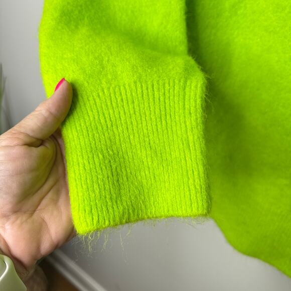 Zara Blogger Favorite Oversized Neon Green Turtleneck Jumper Sweater Size Small - Picture 5 of 9